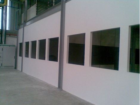 Drywall com pintura e vidros no Alto de Pinheiros