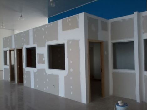 Drywall com Vidro e Porta em Itaquera